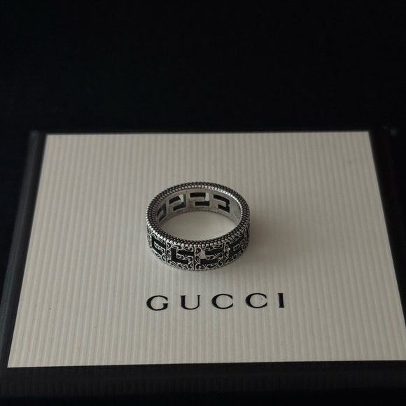 Gucci Men's Silver Textured Ring - Picture 1 of 4